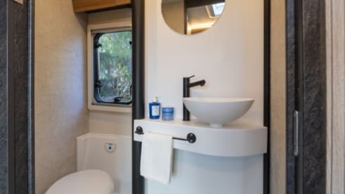 Queen K – 6p Rimor alcove from 2026