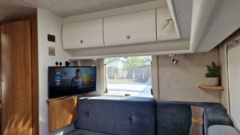 Insurance Included in rental – Perfect family motorhome 6 berth 'off grid'