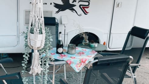 Jai the Camper – Beautiful and trendy 7p Rimor alcove from 2017
