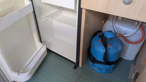 Betty – 5 seat / 4 berth Volkswagen T2 campervan from 1976