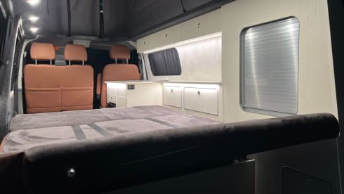 YETI – Ice white Long wheel base VW T6.1 2021 4 birth luxury camper 