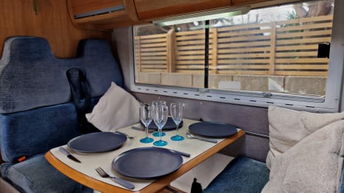 Insurance Included in rental – Perfect family motorhome 6 berth 'off grid'