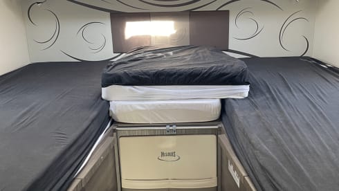 Modest – 5p McLouis Carat 873g integrated camper from 2021