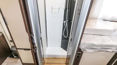 2021 *Full Option* Benimar Cocoon 463 with AUTOMATIC