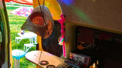 FESTIVALBUS – Converted "FESTIVALBUS" for 5 people! (2012 Ford Transit)