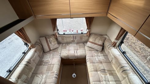 Jeffy – Jeffy – Low-Mileage, Fully Stocked Motorhome, Sleeps 6 Including Insurance!