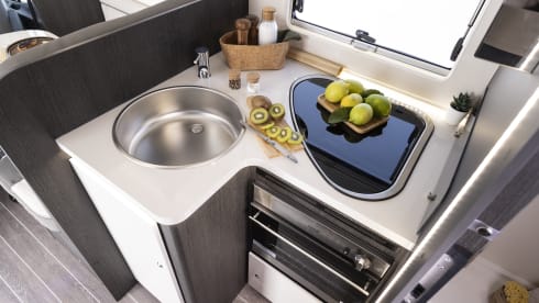 Arlo – New 2025 5 Berth off-grid Motorhome