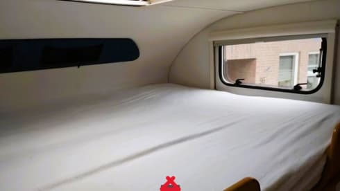 Spacious family camper 6p Air conditioning Bunk bed Solar Alcove Tow bar