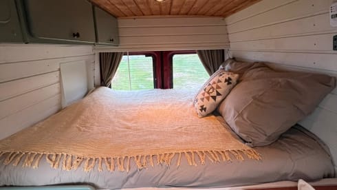 DiDi – Hip self-sufficient 2p VW Bus camper