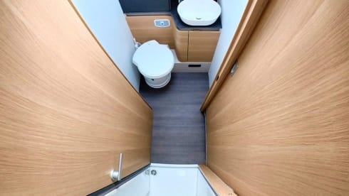 Coral suite on wheels – Luxury 2 person Adria Coral 650DL automatic transmission semi-integrated from 2022