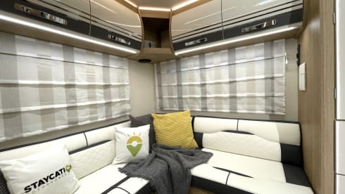 Astrid – Luxury 4-6 Berth Roller Team Auto-Roller 747 Manual - Fully Insured