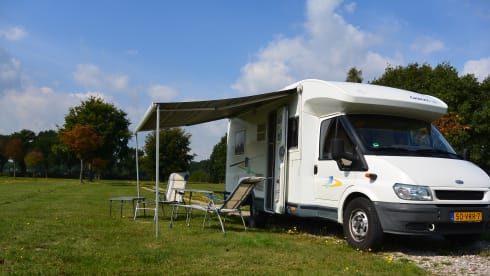 Welcome 74 – Nice 2-person Chausson "freedom and comfort on wheels" for B driving license