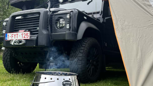 Black Betty – Defender 130 with two rooftop tents