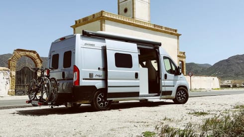 Freeda – Luxury off-grid Hymer (4p) roof tent