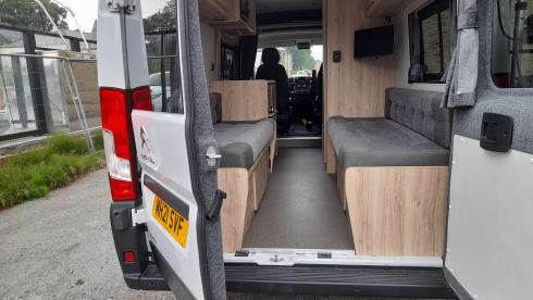 MH21 – 2 Berth Campervan/Motorhome - Fully equipped for your next Adventure