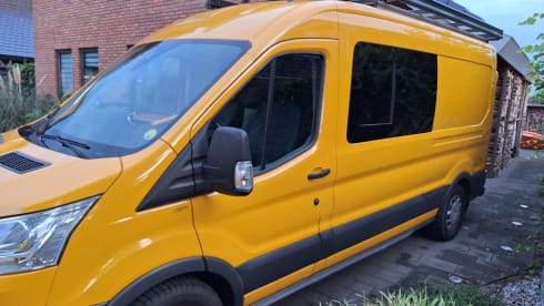 Spacious, modern and complete Off-Grid 2P Campervan