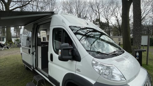 Flow  – On an adventure with this cool DIY Fiat Ducato MultiJet 150 185 HP
