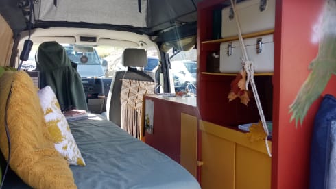 Towanda – 2p Volkswagen bus from 2003