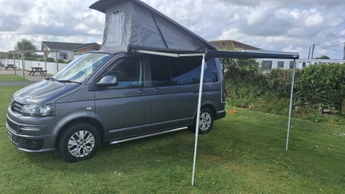 Skully – 4 berth Volkswagen campervan from 2014
