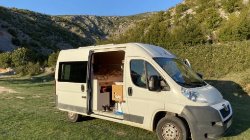home on wheels – 2p Peugeot bus from 2014