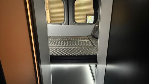 Elle2 – 4 berth Citroën Relay campervan 