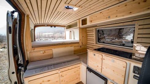 Baroudeur – TRANSIT 4x4 fitted van 3 people