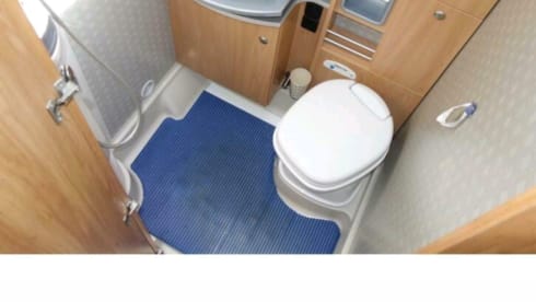Mr. Blue  – Bürstner Merano with air conditioning and fixed bed 2005