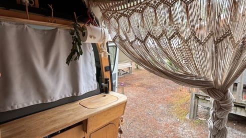 Spacious campervan - kitchen & shower - Fully off grid