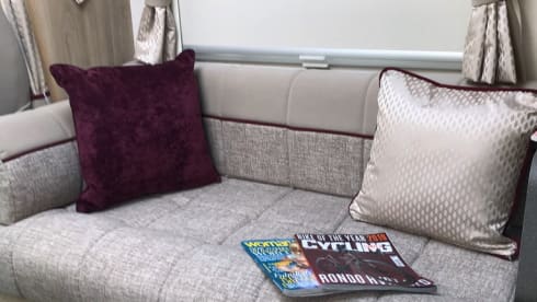 Pearl –  Essex based,4 berth luxury for your Summer/Autumn break.Insurance included