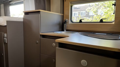 21 LMC 660 G – 22 LMC Tourer H660G 2 person Camper