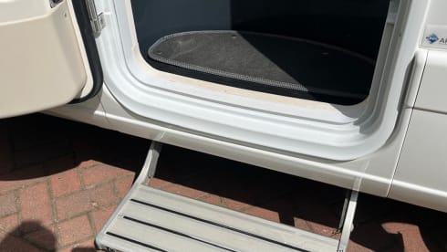 Posh Motorhomes – 4 berth Fiat semi-integrated from 2019