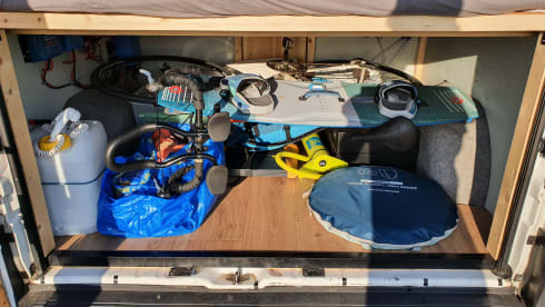 Super atmospheric & adventurous off-grid road trip camper!