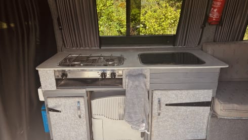Readers (ready for anything) – 2 berth Volkswagen campervan from 2002