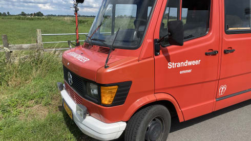 Strandweer – 2p Mercedes-Benz bus from 1987