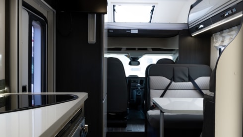 UYD – 6 Person Large Motorhome | Family | Bunkbed & Overcab | Air Conditioning