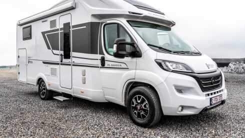 SL670 – 4p Adria Mobil semi-integrated uit 2024