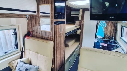 Jill – Stunning 4 berth family van. Fixed bunks!