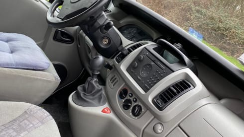 BuZz Lightyear – Opel vivaro 1.9 sdi compact camper