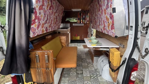 Koos – Off-the-grid camper from 2004