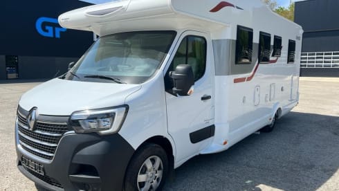 Zo goed als nieuw, zeer luxe, ruime én comfortabele 5pers. camper uit 2022  – 5p Renault semi-integrated from 2022