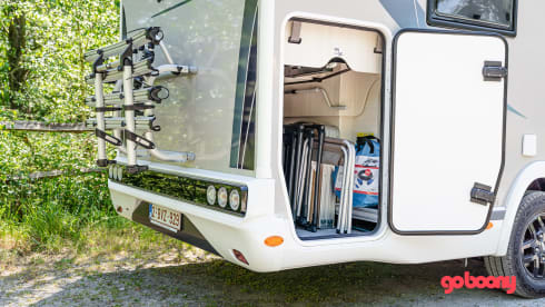 New/cozy fully equipped camper with spacious living room