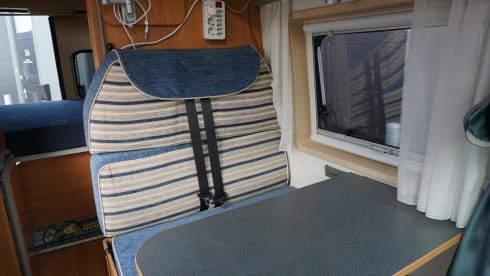 2p Sun Living bus uit 2009