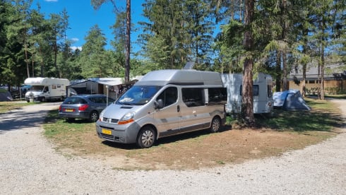 Compact but very complete camper bus 2 persons