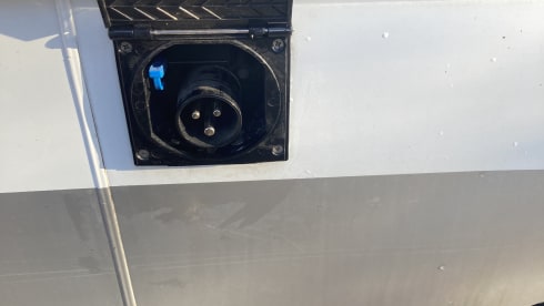 Ed – Stylish self-built camper L3H2