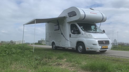 Dethleffs Advantage  – 4 person camper with bunk beds and air conditioning from 2011