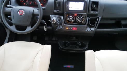 Carado Half Integral, Queen Bed, Lift Bed!!