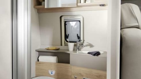 Maliki II – 5***** Dethleffs CamperVan - 2023 - full option - 6.4 meters - 140 hp