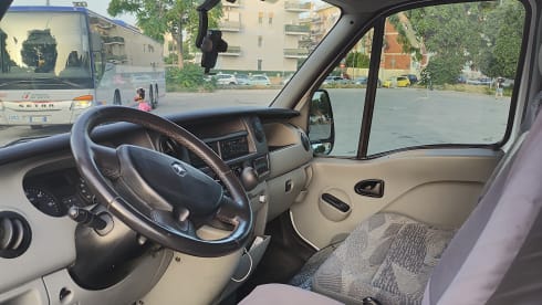 Master β Reanult Master