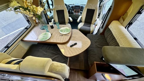 5p Bürstner With single beds and electric fold-down bed