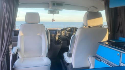 Dora – 2 berth Volkswagen bus from 2014